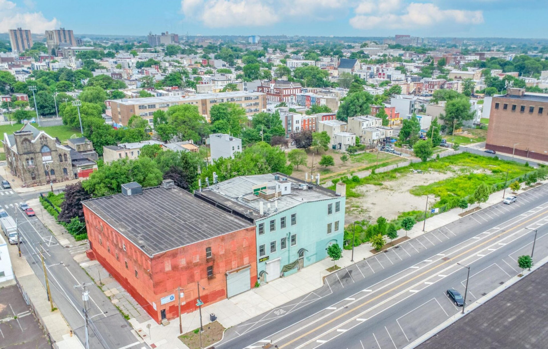 2300 North American St