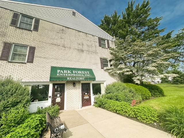 1000 W Aaron Dr
