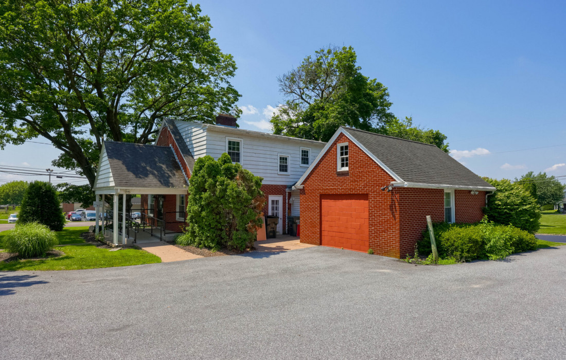 2457 New Holland Pike